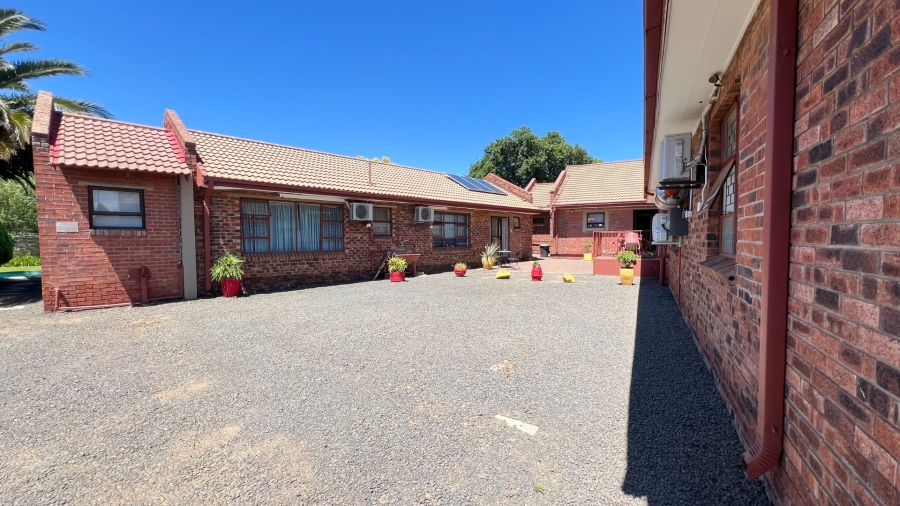 8 Bedroom Property for Sale in Pellissier Free State